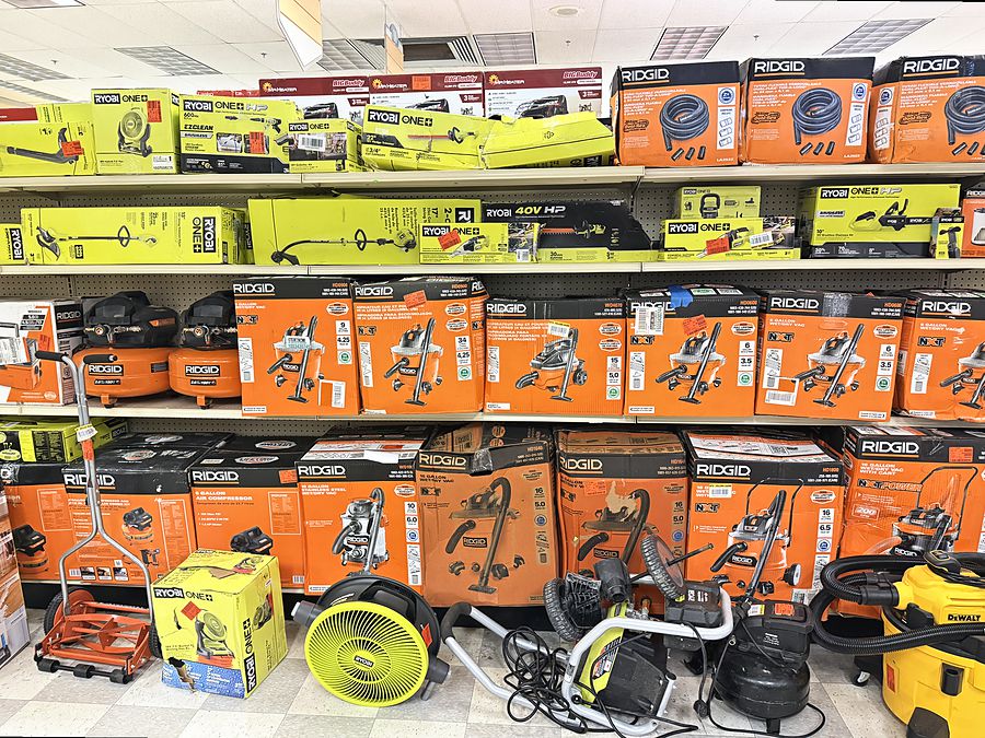 工具五金 at Middletown Home Outlet